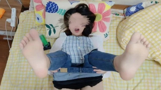 高中陪读房间的呻吟声夫妻一块伺候绿主抢着吃单男鸡巴