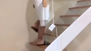 坏消息的继兄弟勾引了一个年轻的少女