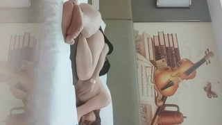 “比我老公强多了，能天天被你这样的鸡巴操就好了”主页更精彩