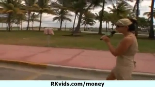甜又正的网红小青蛙惹人犯罪的挑逗自拍
